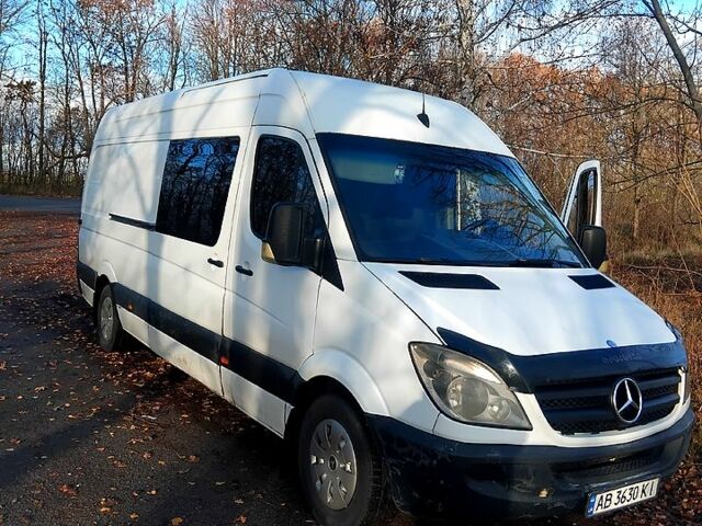 Белый Мерседес Sprinter, объемом двигателя 3 л и пробегом 425 тыс. км за 9200 $, фото 1 на Automoto.ua