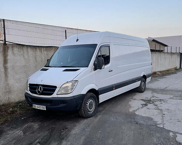 Белый Мерседес Sprinter, объемом двигателя 0 л и пробегом 684 тыс. км за 8200 $, фото 1 на Automoto.ua