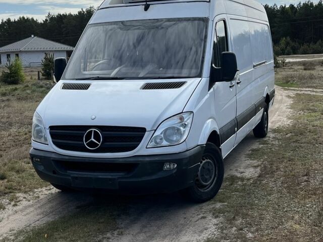 Белый Мерседес Sprinter, объемом двигателя 2.2 л и пробегом 350 тыс. км за 4600 $, фото 1 на Automoto.ua