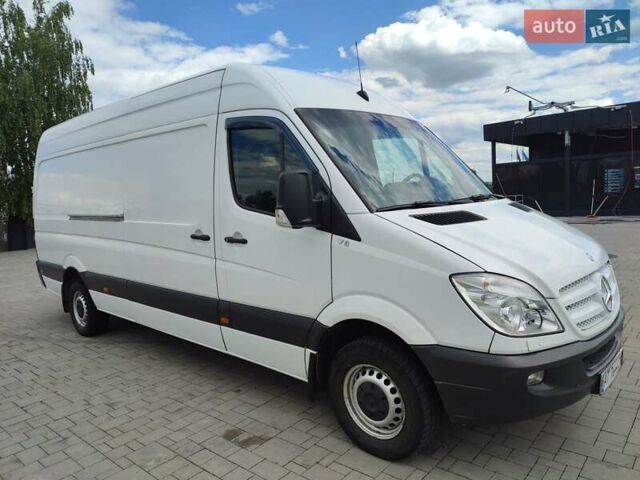 Белый Мерседес Sprinter, объемом двигателя 3 л и пробегом 560 тыс. км за 14300 $, фото 1 на Automoto.ua