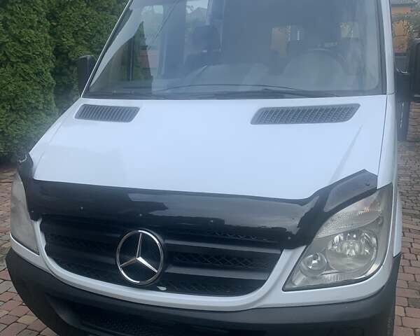 Белый Мерседес Sprinter, объемом двигателя 2.1 л и пробегом 570 тыс. км за 10500 $, фото 1 на Automoto.ua
