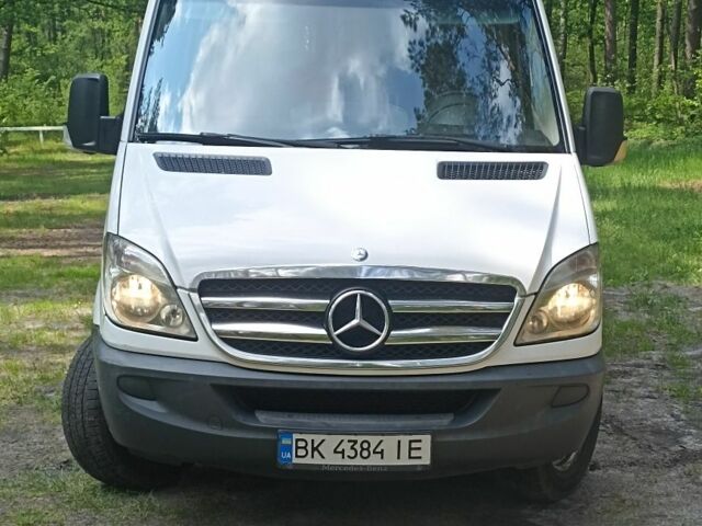 Белый Мерседес Sprinter, объемом двигателя 2.1 л и пробегом 640 тыс. км за 15000 $, фото 1 на Automoto.ua