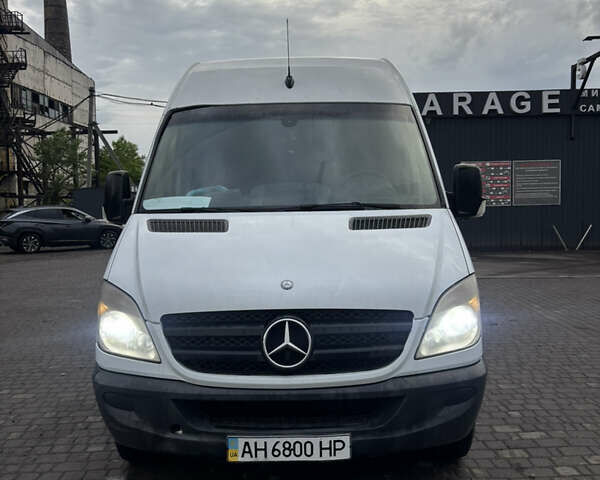 Белый Мерседес Sprinter, объемом двигателя 2.15 л и пробегом 306 тыс. км за 13000 $, фото 1 на Automoto.ua