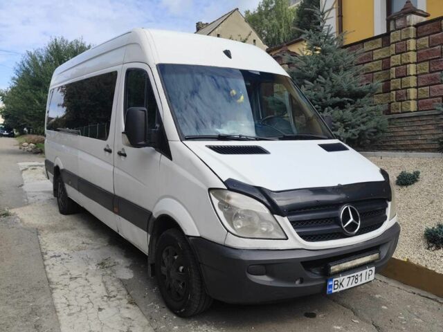 Белый Мерседес Sprinter, объемом двигателя 2.1 л и пробегом 580 тыс. км за 13500 $, фото 1 на Automoto.ua