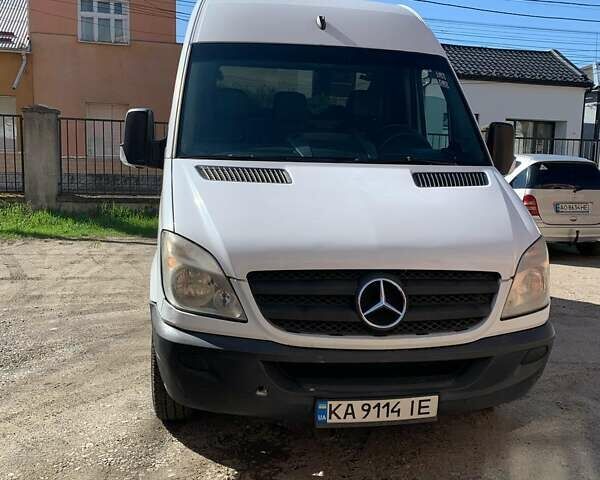 Белый Мерседес Sprinter, объемом двигателя 2.1 л и пробегом 353 тыс. км за 12500 $, фото 1 на Automoto.ua