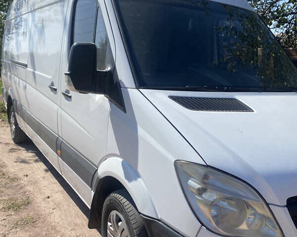 Белый Мерседес Sprinter, объемом двигателя 3 л и пробегом 670 тыс. км за 14700 $, фото 1 на Automoto.ua