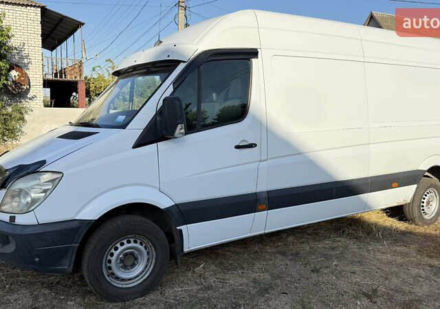 Белый Мерседес Sprinter, объемом двигателя 2.99 л и пробегом 508 тыс. км за 12800 $, фото 1 на Automoto.ua