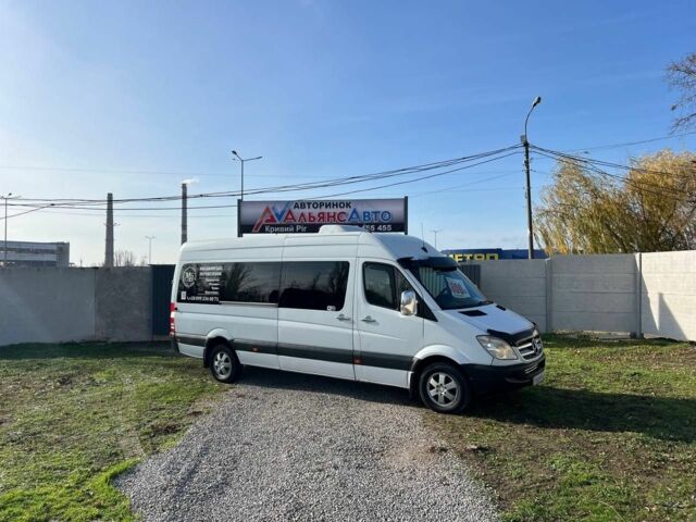 Белый Мерседес Sprinter, объемом двигателя 2.2 л и пробегом 929 тыс. км за 13500 $, фото 1 на Automoto.ua