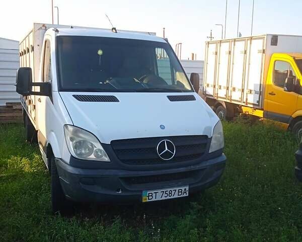 Белый Мерседес Sprinter, объемом двигателя 2.14 л и пробегом 500 тыс. км за 12524 $, фото 1 на Automoto.ua