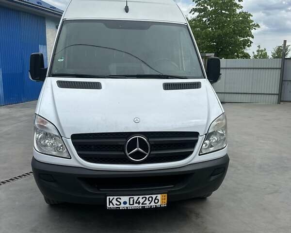 Белый Мерседес Sprinter, объемом двигателя 3 л и пробегом 245 тыс. км за 23500 $, фото 1 на Automoto.ua