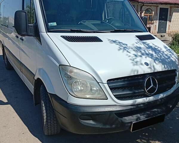 Белый Мерседес Sprinter, объемом двигателя 2.3 л и пробегом 340 тыс. км за 13800 $, фото 1 на Automoto.ua