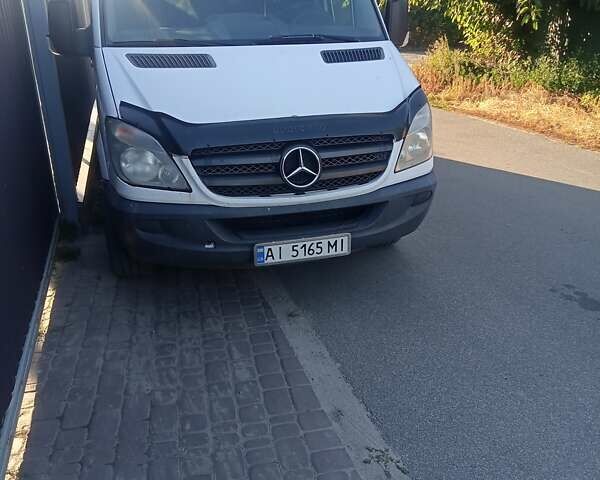 Белый Мерседес Sprinter, объемом двигателя 2.14 л и пробегом 350 тыс. км за 12000 $, фото 1 на Automoto.ua
