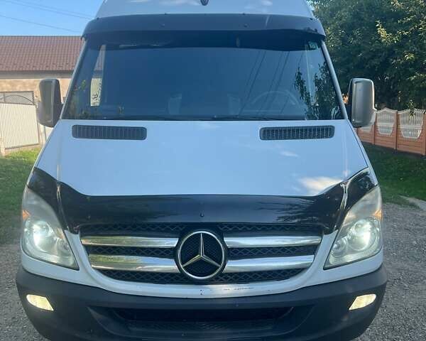 Белый Мерседес Sprinter, объемом двигателя 2.99 л и пробегом 580 тыс. км за 22800 $, фото 1 на Automoto.ua