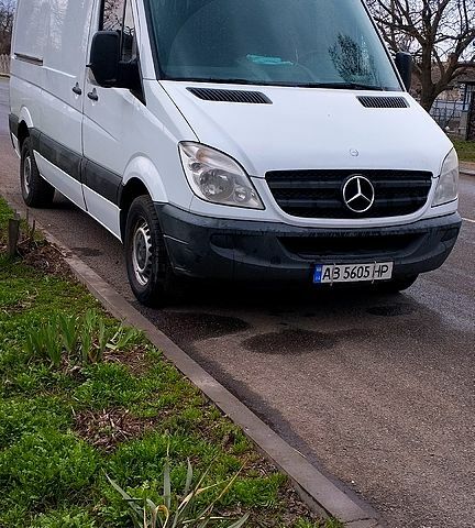 Белый Мерседес Sprinter, объемом двигателя 2.1 л и пробегом 205 тыс. км за 10000 $, фото 1 на Automoto.ua