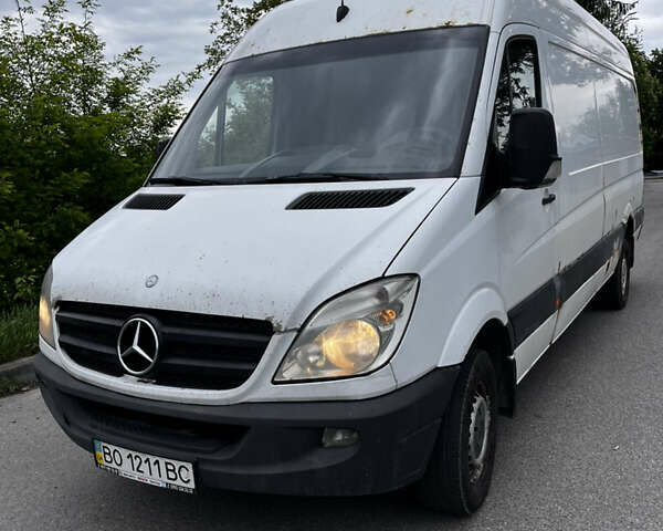 Белый Мерседес Sprinter, объемом двигателя 2.2 л и пробегом 426 тыс. км за 7900 $, фото 1 на Automoto.ua