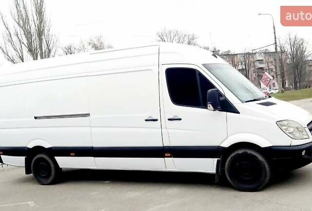Білий Мерседес Sprinter, об'ємом двигуна 2.14 л та пробігом 300 тис. км за 11990 $, фото 1 на Automoto.ua