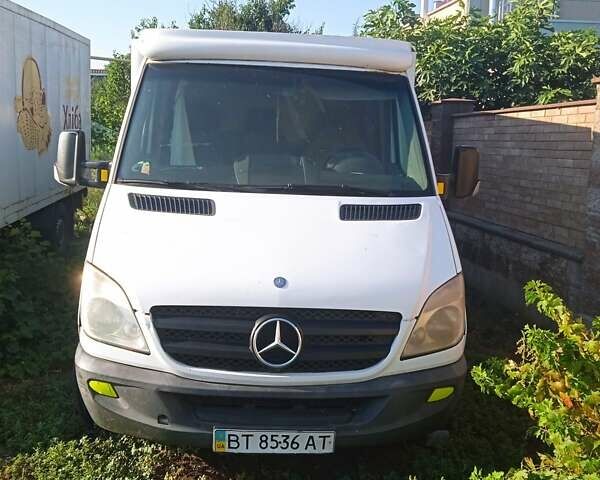 Белый Мерседес Sprinter, объемом двигателя 2.14 л и пробегом 560 тыс. км за 13554 $, фото 1 на Automoto.ua