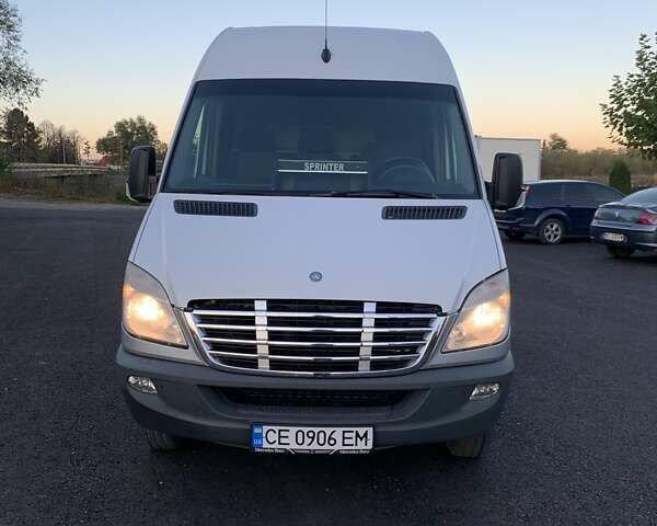 Белый Мерседес Sprinter, объемом двигателя 2.14 л и пробегом 400 тыс. км за 17000 $, фото 1 на Automoto.ua