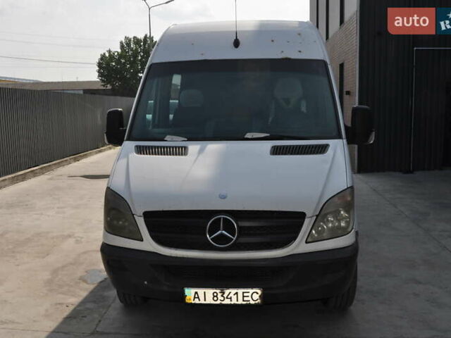 Белый Мерседес Sprinter, объемом двигателя 2.1 л и пробегом 480 тыс. км за 13000 $, фото 1 на Automoto.ua