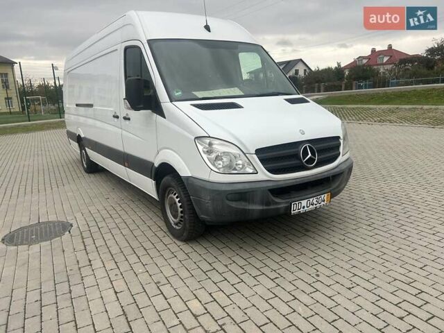 Белый Мерседес Sprinter, объемом двигателя 3 л и пробегом 292 тыс. км за 15821 $, фото 1 на Automoto.ua