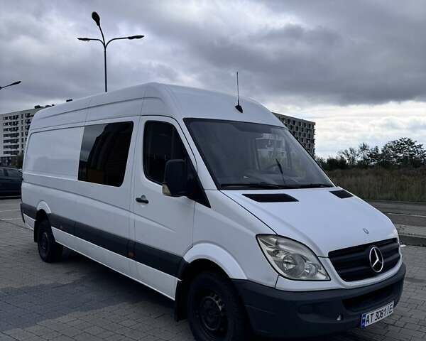 Белый Мерседес Sprinter, объемом двигателя 2.2 л и пробегом 300 тыс. км за 11100 $, фото 1 на Automoto.ua