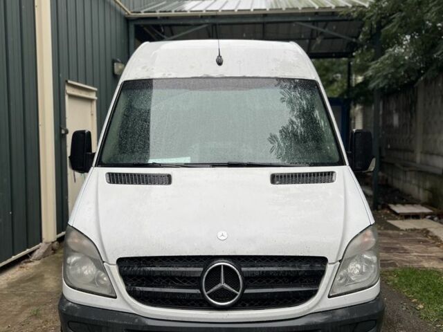 Белый Мерседес Sprinter, объемом двигателя 2.2 л и пробегом 450 тыс. км за 13000 $, фото 1 на Automoto.ua