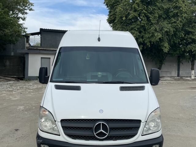 Белый Мерседес Sprinter, объемом двигателя 2.2 л и пробегом 427 тыс. км за 12300 $, фото 1 на Automoto.ua