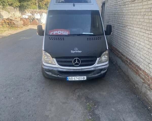 Белый Мерседес Sprinter, объемом двигателя 2.14 л и пробегом 500 тыс. км за 8400 $, фото 1 на Automoto.ua