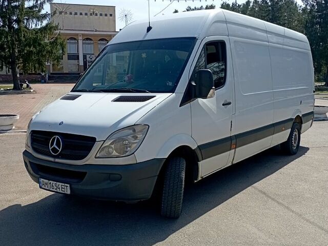 Белый Мерседес Sprinter, объемом двигателя 2.1 л и пробегом 419 тыс. км за 1000 $, фото 1 на Automoto.ua