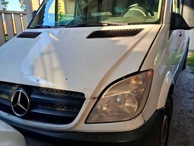 Белый Мерседес Sprinter, объемом двигателя 3 л и пробегом 303 тыс. км за 18550 $, фото 1 на Automoto.ua