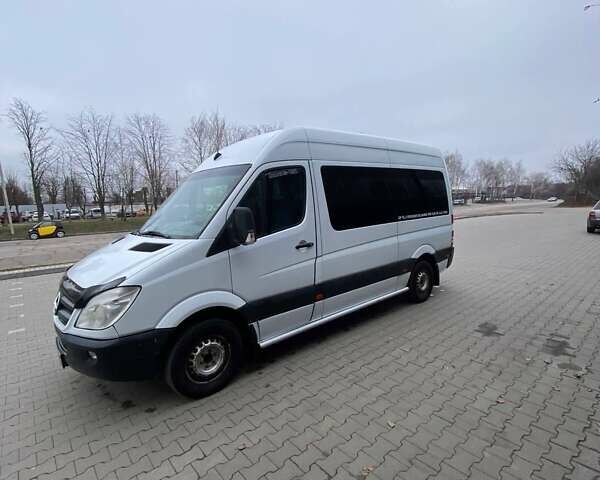 Белый Мерседес Sprinter, объемом двигателя 2.2 л и пробегом 560 тыс. км за 15700 $, фото 1 на Automoto.ua