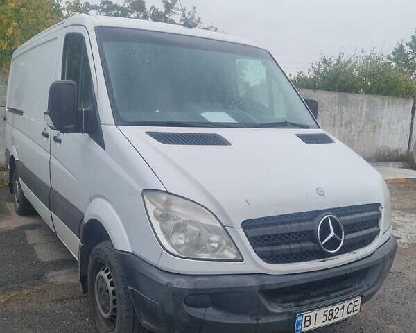 Белый Мерседес Sprinter, объемом двигателя 2.1 л и пробегом 475 тыс. км за 10500 $, фото 1 на Automoto.ua