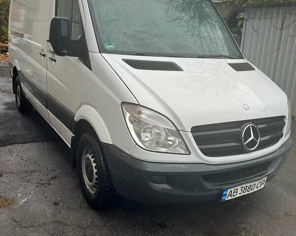 Белый Мерседес Sprinter, объемом двигателя 2.1 л и пробегом 500 тыс. км за 15200 $, фото 1 на Automoto.ua