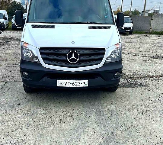 Белый Мерседес Sprinter, объемом двигателя 22 л и пробегом 600 тыс. км за 8000 $, фото 1 на Automoto.ua