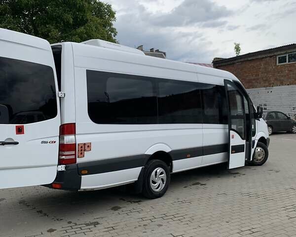 Белый Мерседес Sprinter, объемом двигателя 2.14 л и пробегом 418 тыс. км за 35000 $, фото 1 на Automoto.ua