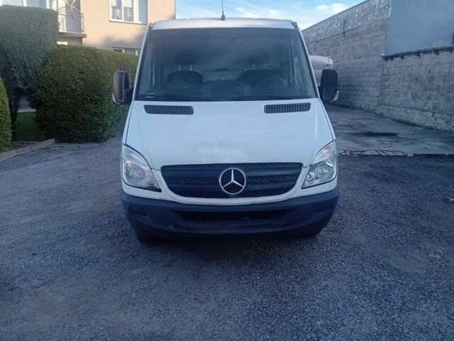 Белый Мерседес Sprinter, объемом двигателя 2.2 л и пробегом 448 тыс. км за 12000 $, фото 1 на Automoto.ua