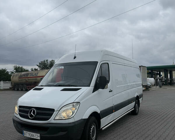 Белый Мерседес Sprinter, объемом двигателя 2.14 л и пробегом 557 тыс. км за 12500 $, фото 1 на Automoto.ua