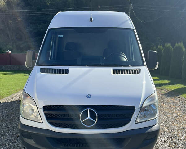 Белый Мерседес Sprinter, объемом двигателя 2.14 л и пробегом 345 тыс. км за 14300 $, фото 1 на Automoto.ua