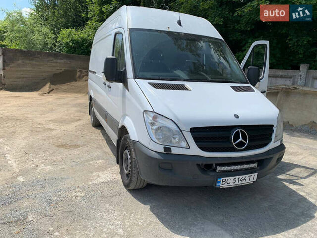 Белый Мерседес Sprinter, объемом двигателя 2.14 л и пробегом 271 тыс. км за 17899 $, фото 1 на Automoto.ua