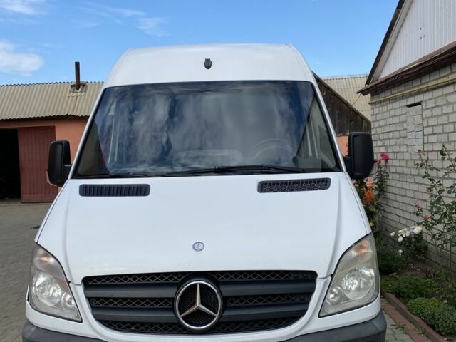 Белый Мерседес Sprinter, объемом двигателя 2.1 л и пробегом 266 тыс. км за 17000 $, фото 1 на Automoto.ua