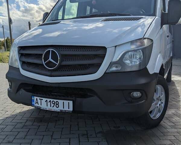 Белый Мерседес Sprinter, объемом двигателя 2.2 л и пробегом 560 тыс. км за 18600 $, фото 1 на Automoto.ua