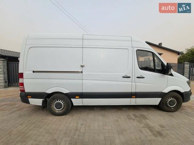 Белый Мерседес Sprinter, объемом двигателя 0 л и пробегом 210 тыс. км за 17700 $, фото 1 на Automoto.ua