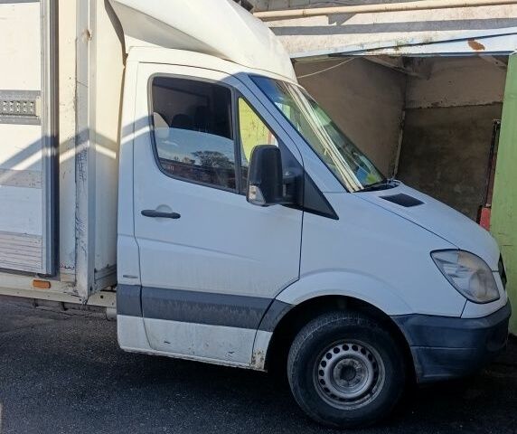 Белый Мерседес Sprinter, объемом двигателя 2.2 л и пробегом 420 тыс. км за 18500 $, фото 1 на Automoto.ua