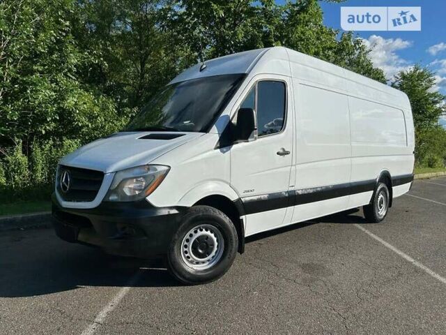 Белый Мерседес Sprinter, объемом двигателя 3 л и пробегом 73 тыс. км за 2900 $, фото 1 на Automoto.ua