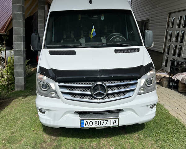 Белый Мерседес Sprinter, объемом двигателя 2.2 л и пробегом 213 тыс. км за 34560 $, фото 1 на Automoto.ua