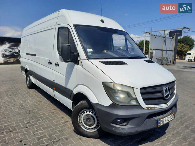 Белый Мерседес Sprinter, объемом двигателя 2.1 л и пробегом 300 тыс. км за 15999 $, фото 1 на Automoto.ua
