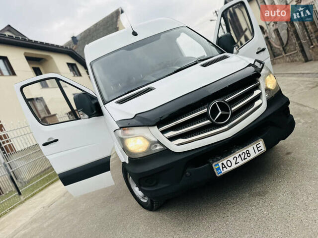 Белый Мерседес Sprinter, объемом двигателя 2.1 л и пробегом 330 тыс. км за 18700 $, фото 1 на Automoto.ua