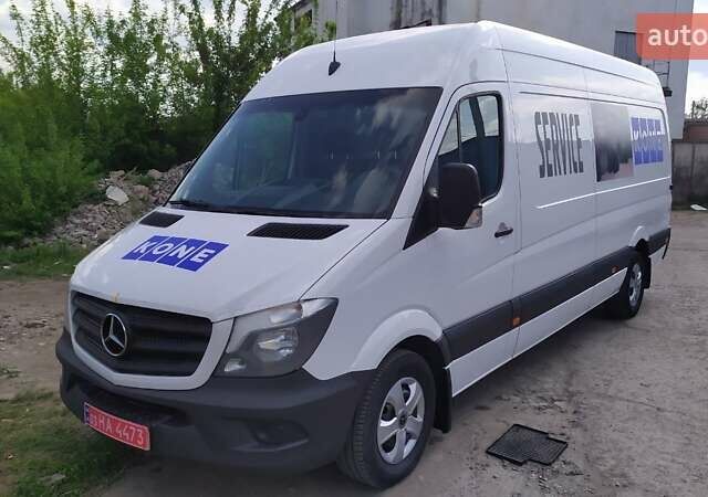 Белый Мерседес Sprinter, объемом двигателя 3 л и пробегом 300 тыс. км за 26850 $, фото 1 на Automoto.ua