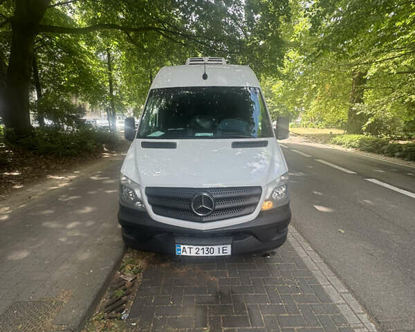 Белый Мерседес Sprinter, объемом двигателя 2.14 л и пробегом 430 тыс. км за 28461 $, фото 1 на Automoto.ua