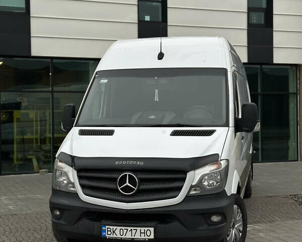 Белый Мерседес Sprinter, объемом двигателя 2.14 л и пробегом 470 тыс. км за 15800 $, фото 1 на Automoto.ua